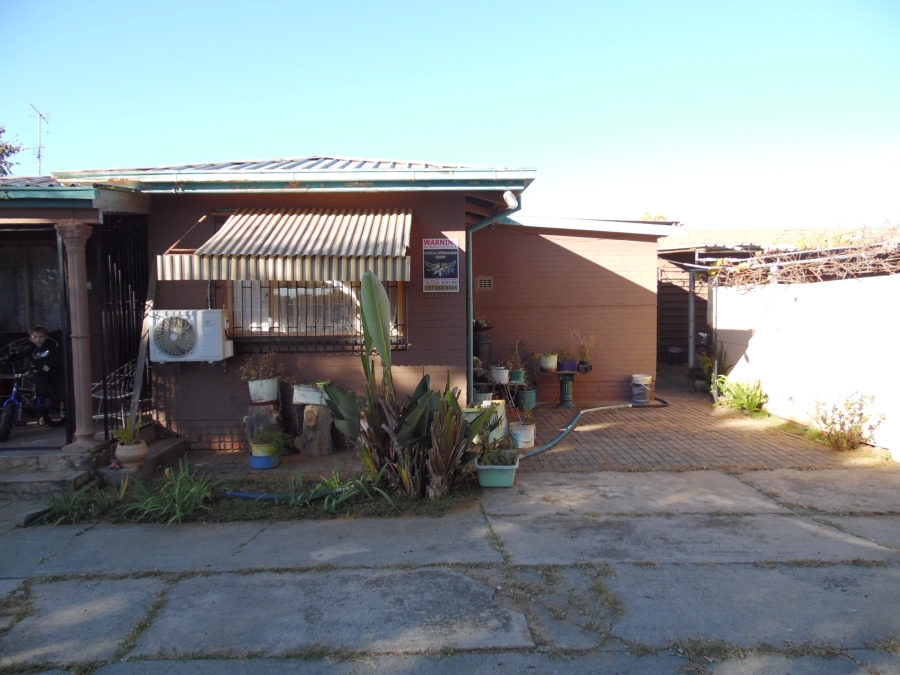 3 Bedroom Property for Sale in Seemeeupark Free State